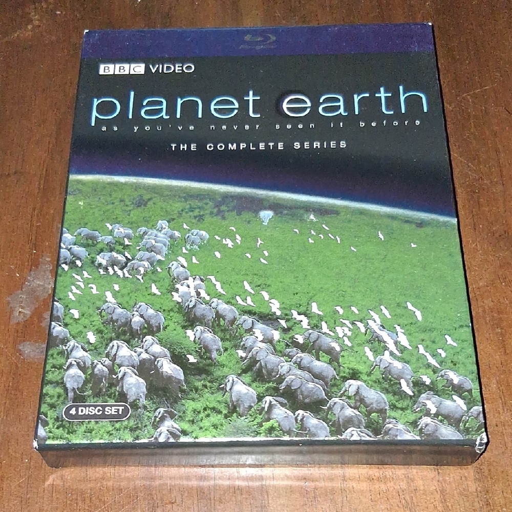 Planet Earth Blu-ray Set - Black and Green